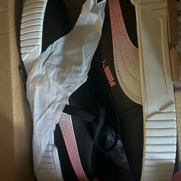 Kids pumas shoes - Picture 1 of 3